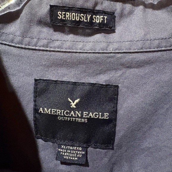 American Eagle Men's seriously soft Button-Up Short-Sleeve Surfboard Shirt - Picture 4 of 10